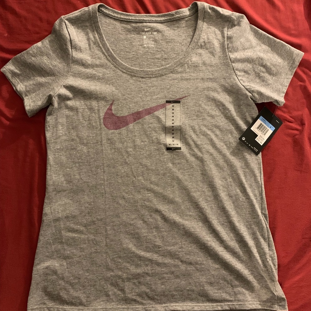 Nike scoopneck tee, M